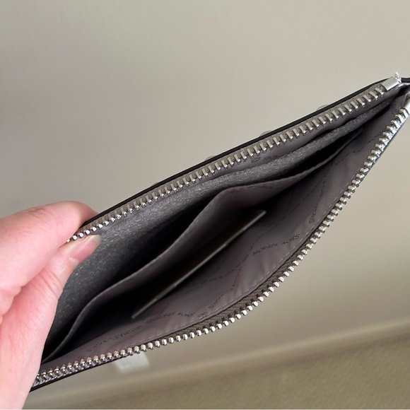 Micheal Kors Jet Set Travel Clutch - Picture 6 of 6